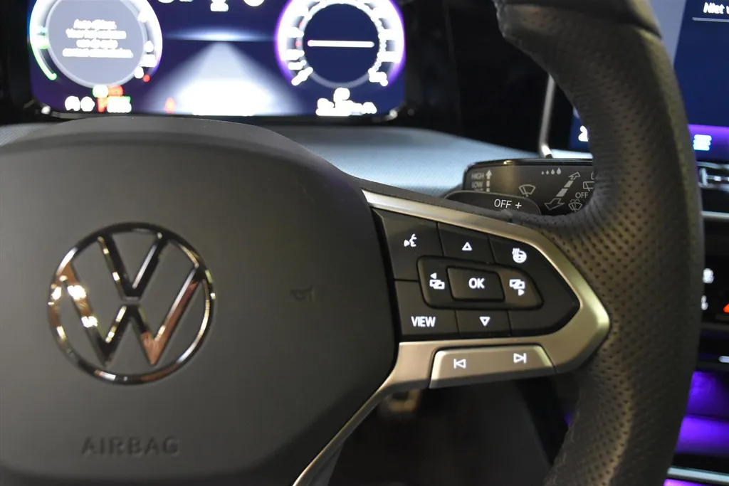 Volkswagen Golf 1.5 eHybrid GTE | Panoramadak | 360° Camera | Navigatie