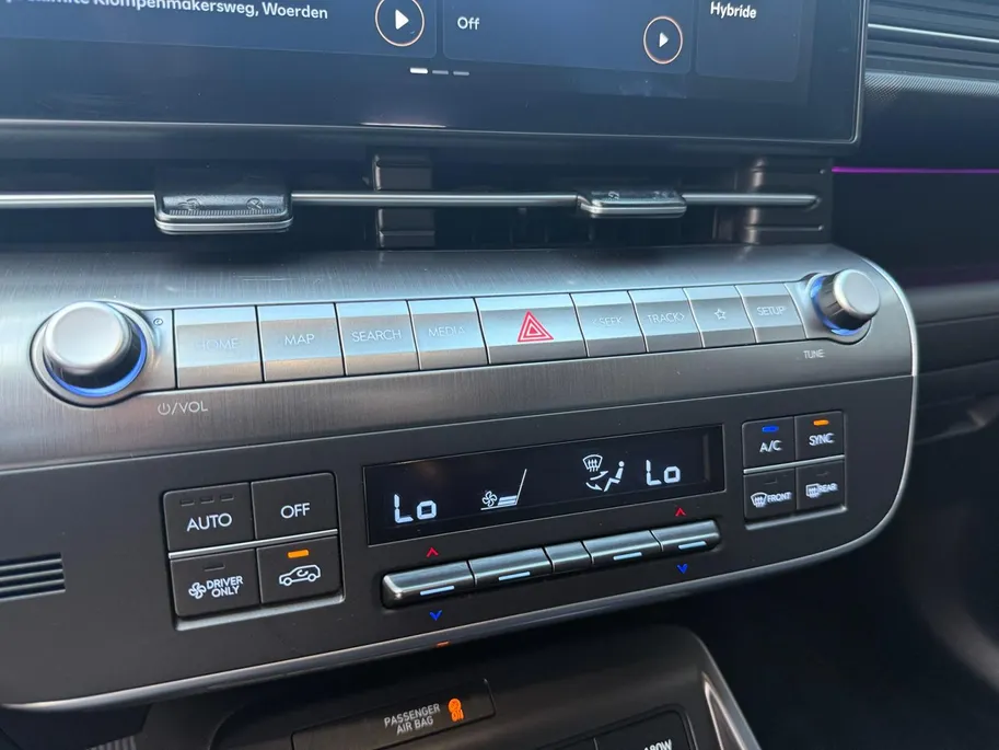 Hyundai Kona 1.6 GDI HEV Premium Sky | 1e Eigenaar | Panoramadak | Stoelkoeling/Verwarming | Elektr. Achterklep | Dodehoek detectie | 360 Camera | Fabrieksgarantie! |