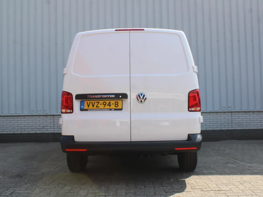 Volkswagen Transporter 2.0 TDI L2H1 28 Comfortline | 3-zits | Airco | Cruise | PDC | Apple Carplay | Android Auto | Volledig betimmerd |