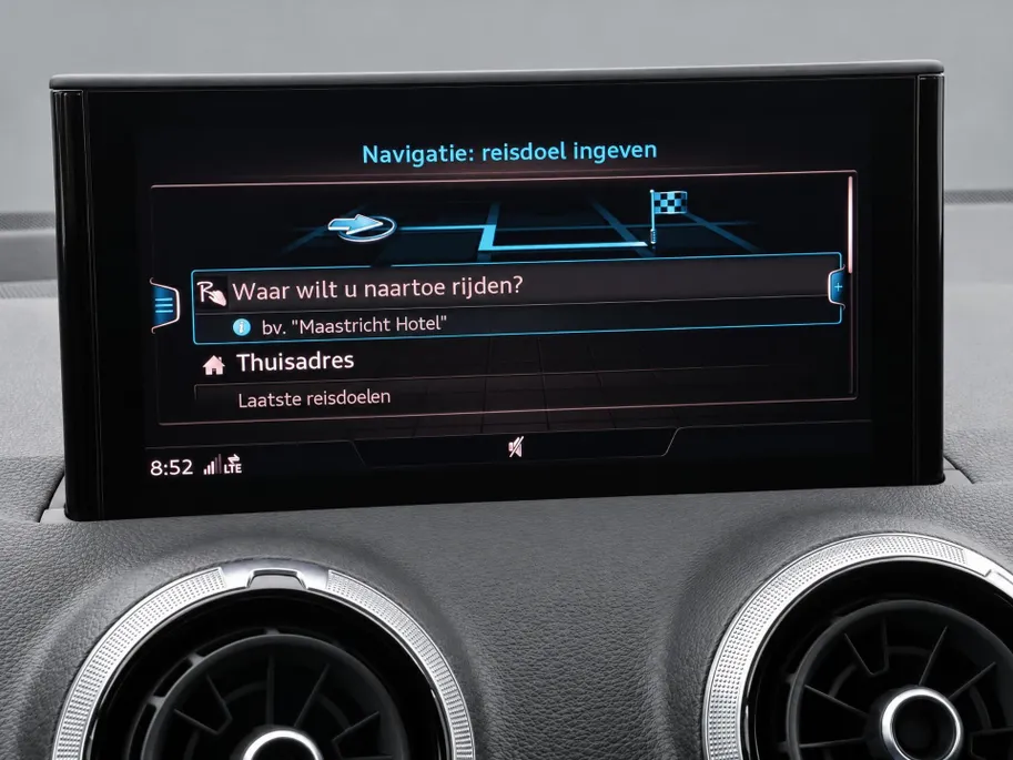 Audi Q2 35 TFSI 150pk S Edition · Camera · Matrix LED · Apple/Android Car Play · Adaptive Cruise Control · Stoelverwarming · Verkeersbord Detectie · Virtual Cockpit ·