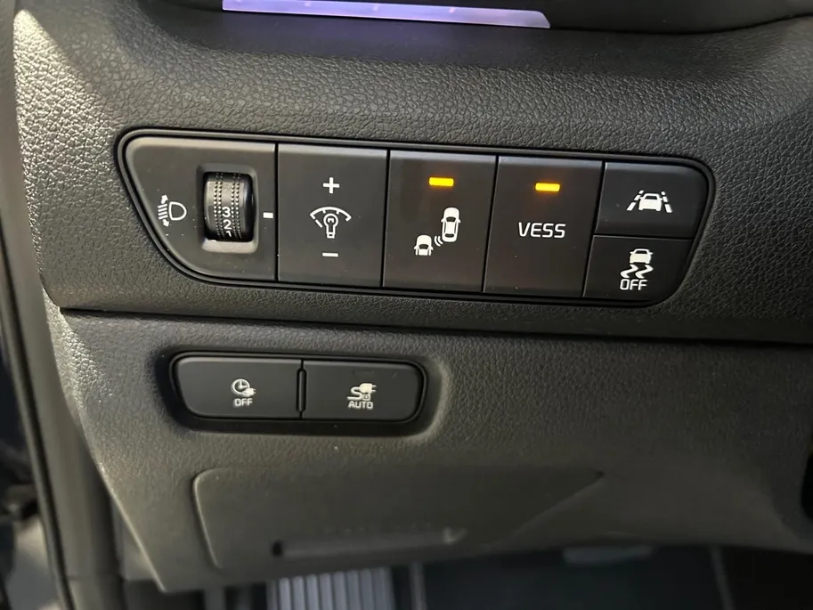 Kia e-Niro ExecutiveLine 64 kWh | Warmtepomp | Trekhaak Afneembaar + 13-Polige Stekker | Elektrisch verstelbare Voorstoelen | Bestuurdersstoel + Geheugen | Elektrisch Bedienbaar Schuif / Kanteldak | Stoelverwarming + Stoelkoeling | Stuurverwarming | JBL Geluidsinsta