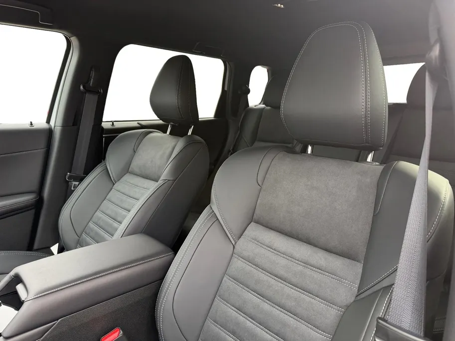 Mitsubishi Outlander 2.4 PHEV Intense + | Modeljaar 2026 | 6000 EURO Korting | Direct leverbaar | Rondom camera | Stoel stuur verwarming |