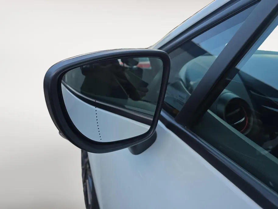 Renault Clio 1.6 Turbo R.S. Trophy 220PK| Automaat | Akrapovic  | Achteruitrijcamera | Bose Sound | Stoelverwarming | Lederen bekleding | 12 maanden garantie! |