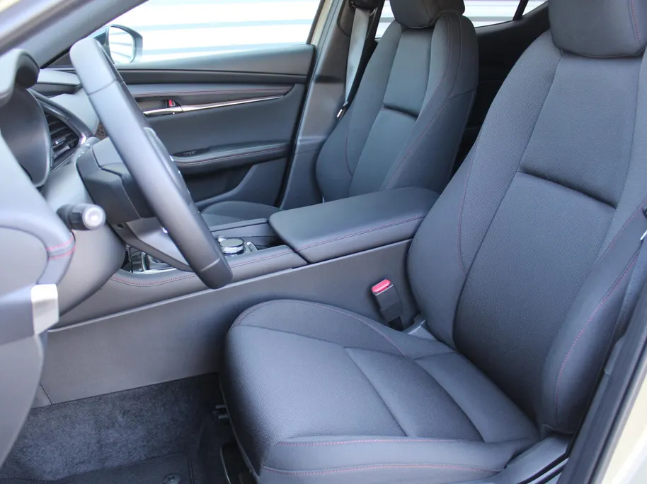 Mazda 3 2.0 e-SkyActiv-X M Hybrid 186 Homura | Stoelverwarming | Camera | Dodehoek detectie | HUD | 18' LM | LED | Cruise adapt. |