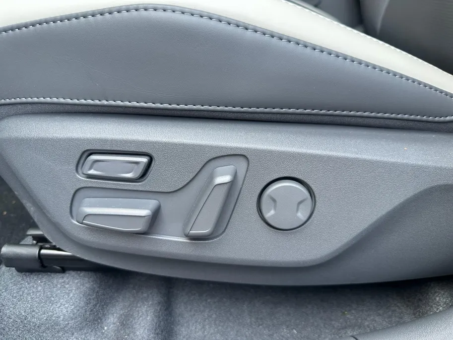 Kia EV3 GT-PlusLine 81.4 kWh Meest Luxe uitvoering | Pano schuifkanteldak | Harman Kardon |  | 360 camera | Fabrieksgarantie t/m 31-3-2033 + 3x 1 jaar* | NAP