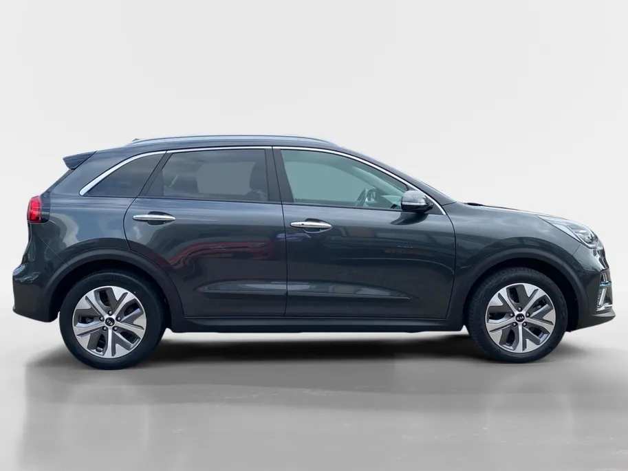 Kia e-Niro DynamicPlusLine 64 kWh | Climate control | Navigatie | Parkeercamera | Stoel + stuurverwarming | Keyless | Schuif-kanteldak | Line assist |