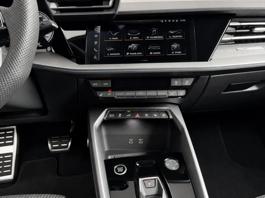 Audi A3 Sportback 40 TFSI e S edition 204 PK · Glazen panoramadak · SONOS premium 3D · Lichtpakket pro ambient light · MEGA Sale