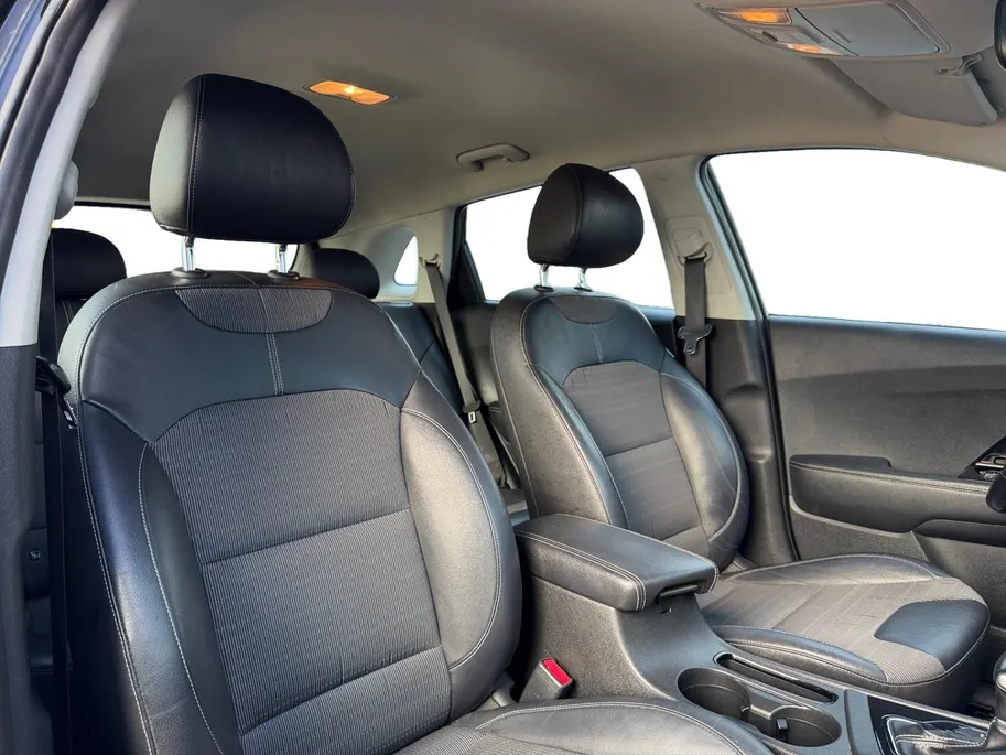 Kia Niro 1.6i Hybrid DynamicLine | Zeer nette auto | Navigatie |  Trekhaak | 100% onderhouden | 12 maanden BOVAG garantie |