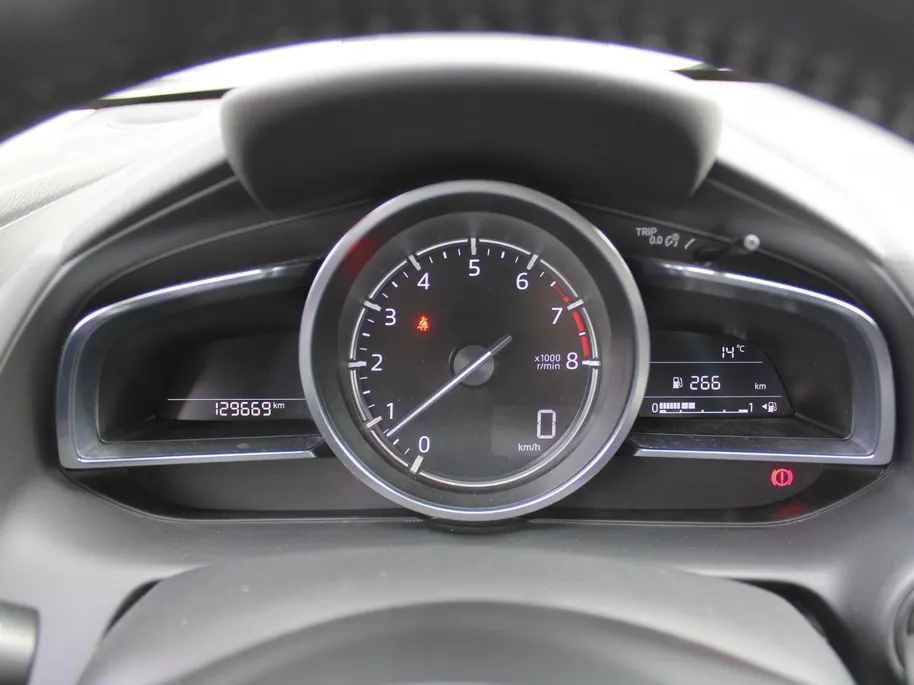 Mazda 2 1.5 Skyactiv-G GT-M | Trekhaak | Camera | Stoelverwarming | 16' LM | Navi | Cruise | Clima | Dodehoek detectie | LED | HUD |