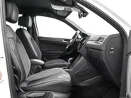 Volkswagen Tiguan 1.4 TSI eHybrid 245pk DSG R-Line Business · Camera · Inklap. Trekhaak · Dodehoeksensor · Parkeer Assistent · Stuur- & Stoelverwarming · 19'Velgen ·
