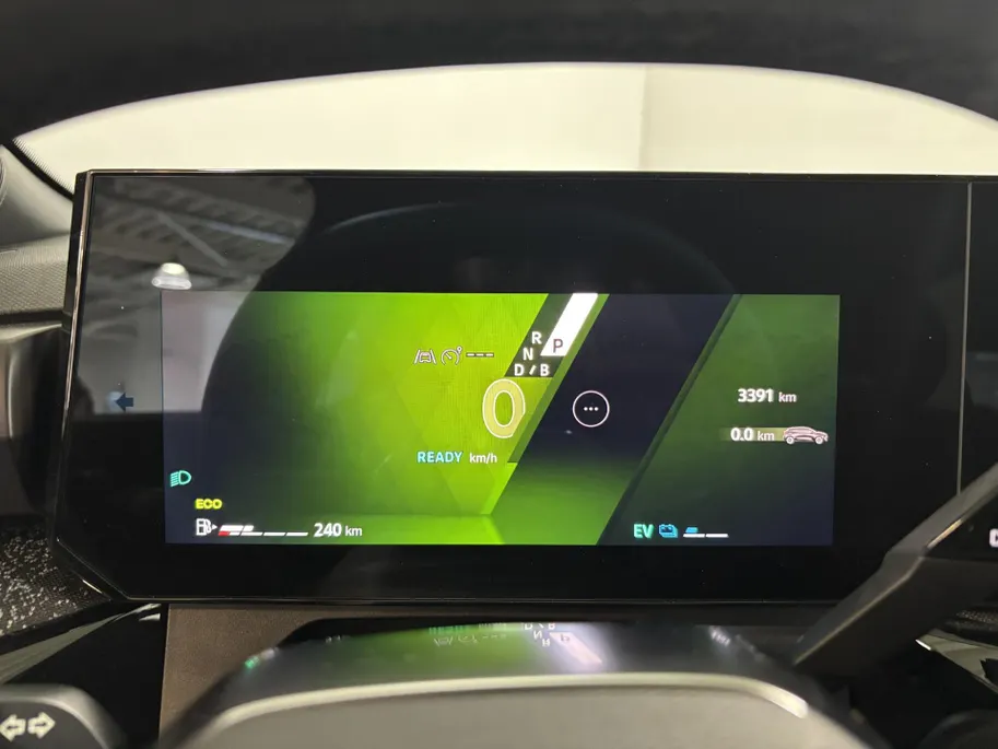 Renault Clio 160PK Full Hybrid Techno Automaat | Lichtmetalen Velgen Hoogglans Zwart | Adaptive Cruise Control | Google Built-in | Camera | Apple CarPlay/Android Auto | Full LED | Armsteun | Licht & Regen Sensor |