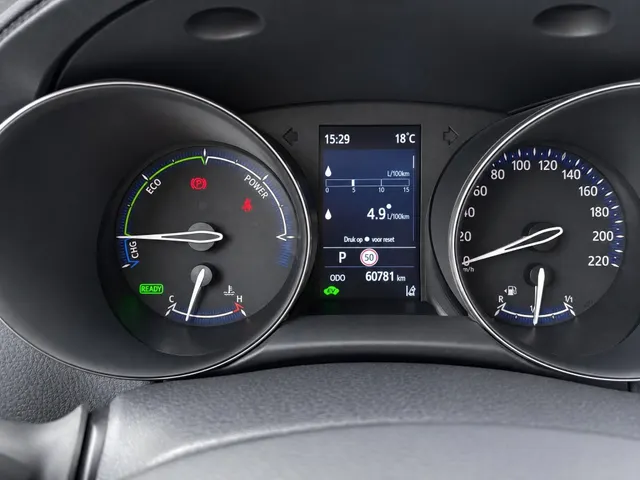 Toyota C-HR 1.8 Hybrid Style Bi-Tone | Parkeersensoren | Stoelverwarming