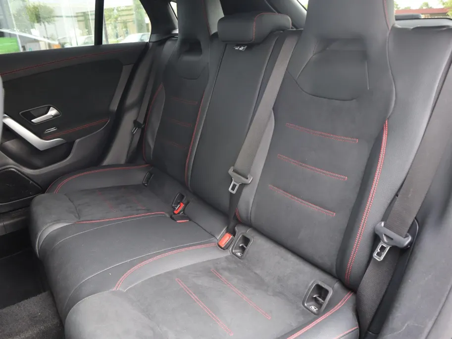 Mercedes-Benz CLA Shooting Brake 250 e AMG Line l Stoelverwarming l Achteruitrij camera l Ambiente lichtpakket