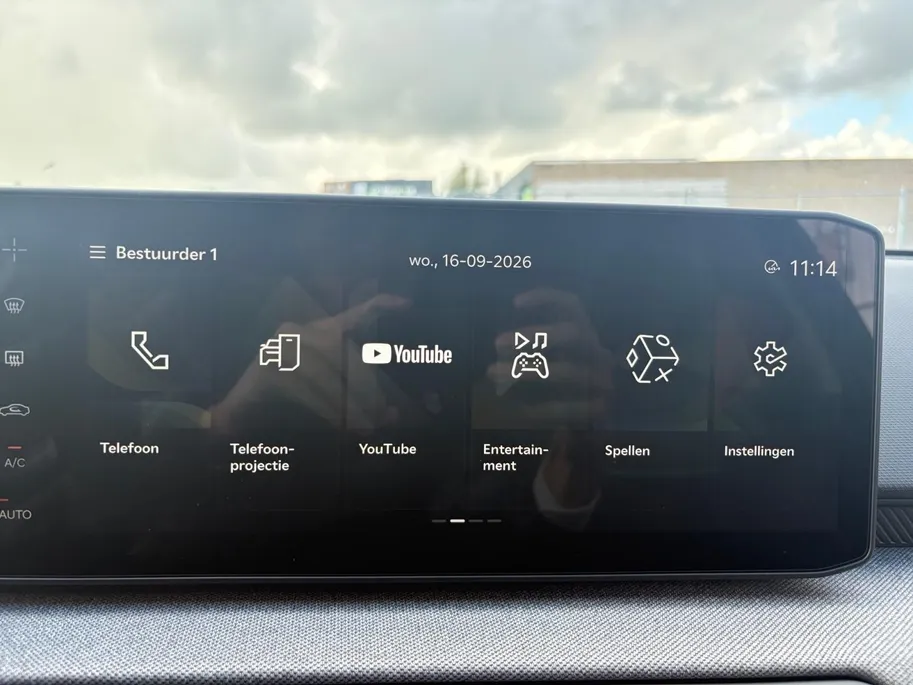 Kia EV4 Plus 81.4 kWh | Achteruitrijcamera | Stoel/stuurverwarming | Apple carplay / Android auto |