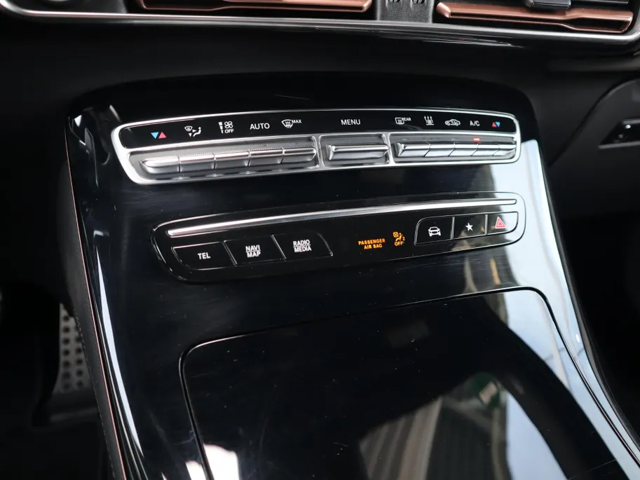 Mercedes-Benz EQC 400 4MATIC Business Solution AMG 80 kWh l Trekhaak l Keyless l Stoelverwarming