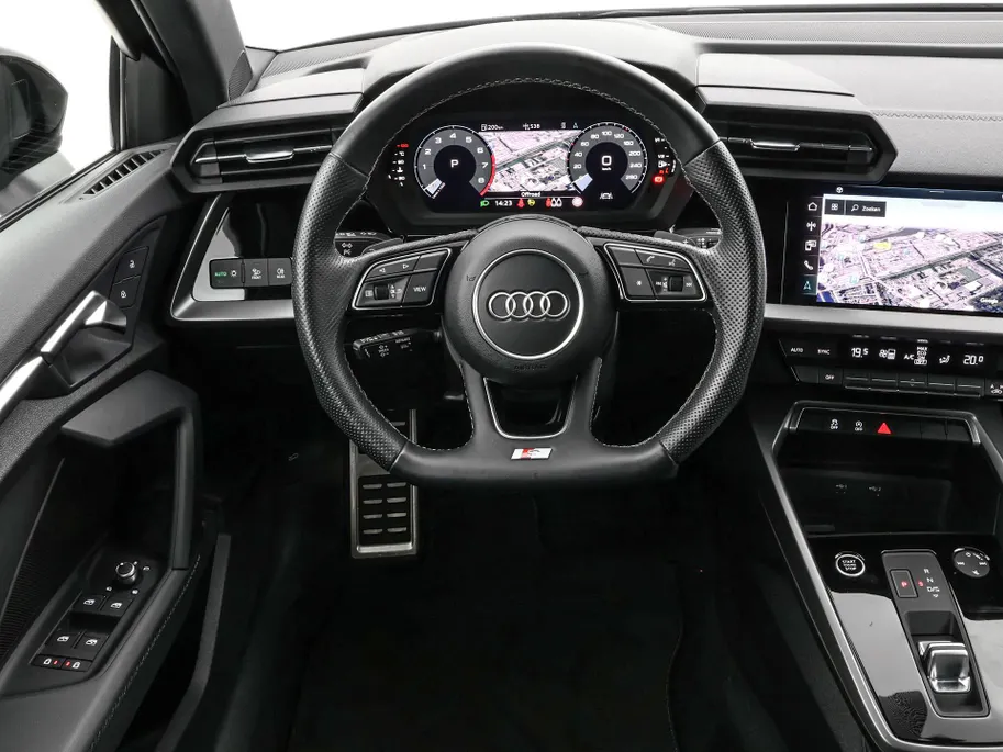 Audi A3 Sportback 35 TFSI 150pk S-tronic S edition · Apple/Android Car Play · Navigatie · Elek. Achterklep · P-Sensoren · Cruise Control · Zwart Optiek · 19'' Inch ·