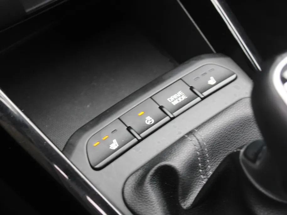 Kia Stonic 1.0 T-GDi MHEV DynamicPlusLine | Stuur-/stoelverwarming | Camera | Cruise | Clima | LED | Navi | 16' LM | Keyless |
