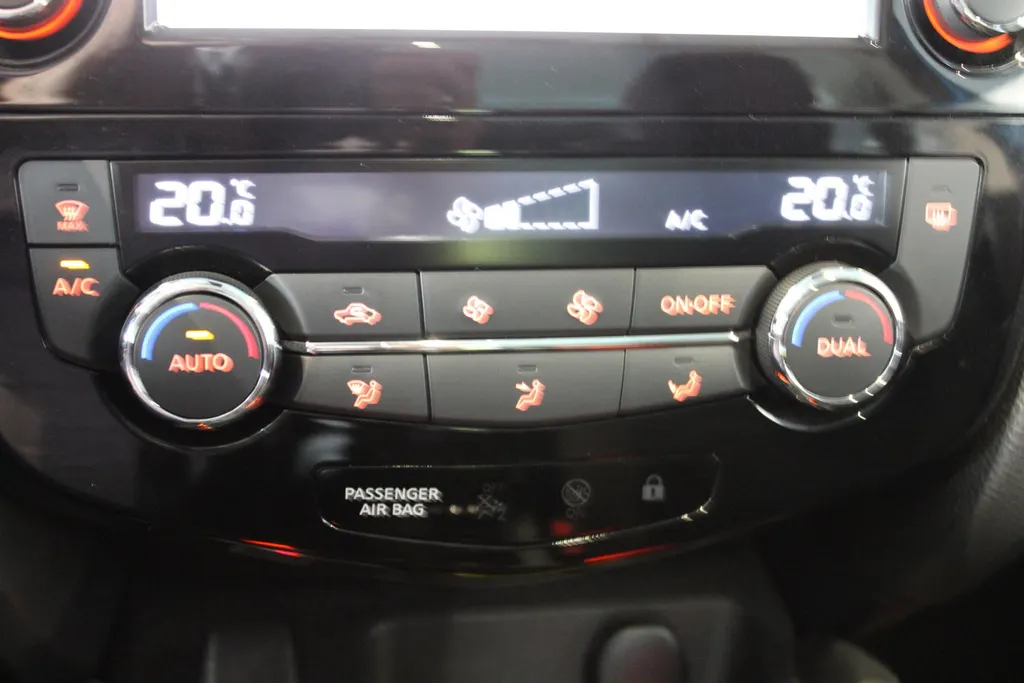 Nissan QASHQAI 1.3 DIG-T Design Edition | Trekhaak | Navigatie | 360grd camera | Zeer nette auto | pdc voor en achter | Climate controle | Cruise controle | Dealer onderhouden | I-key |