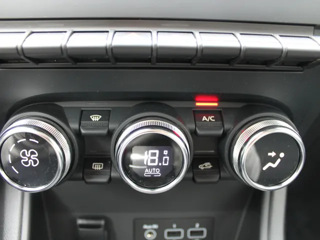 Renault Captur 1.6 E-Tech Hybrid 145 Zen | automaat | hybride | navigatie | achteruitrijcamera