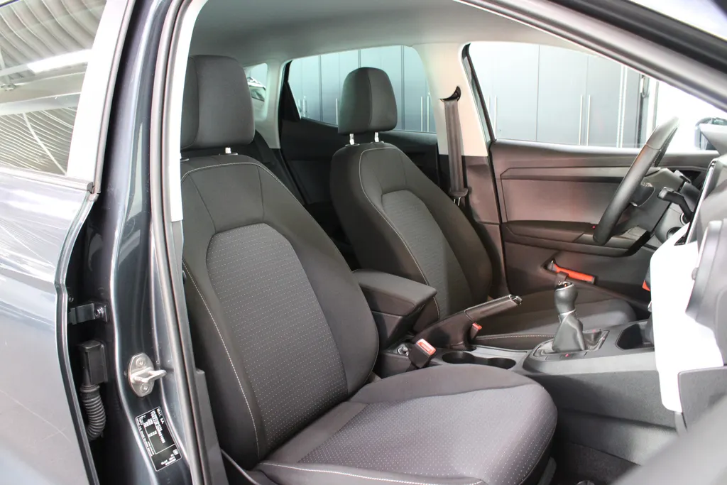 SEAT Ibiza 1.0 EcoTSI Style Business Intense / Stoelverwarming / Beats audio / Parkeersensoren voor + achter /