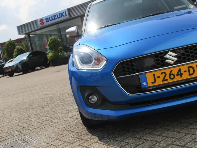 Suzuki Swift 1.2 Stijl Smart Hybrid | Navi | Cruise | Clima | Camera | Lm-Velgen