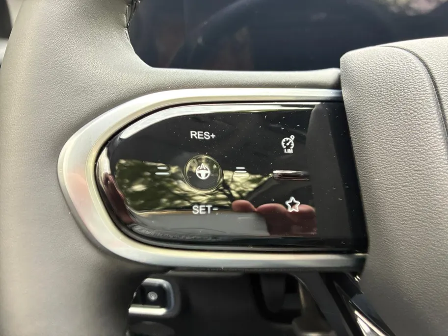 Omoda 5 EV Premium 61 kWh | Nieuw uit voorraad leverbaar | Stoelverwarming-/ventilatie | Panorama dak | Leder | 7 jaar Fabrieksgarantie