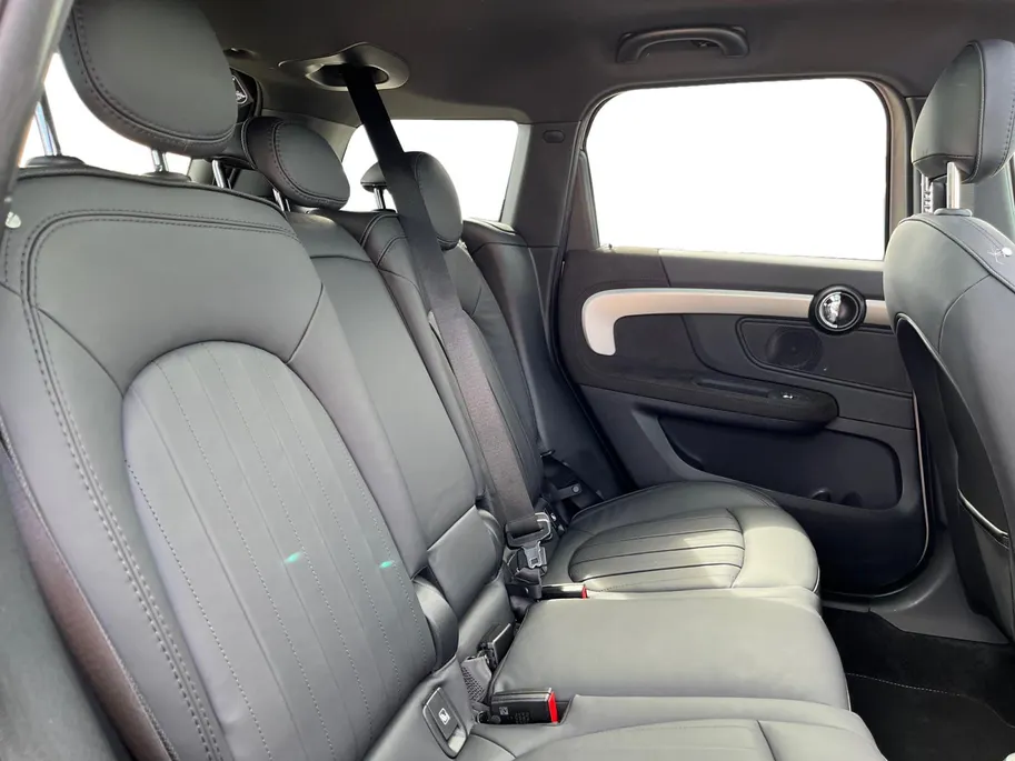 MINI Countryman 1.5 Cooper MINI Yours |achteruitrijcamera| Extra getint glas |Cruise control adaptief| Comfortstoel(en)| Lederen bekleding| 12 maanden Bovag Garantie|