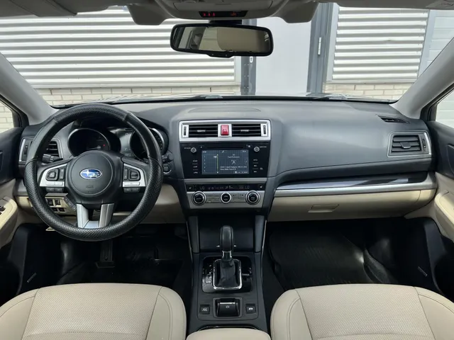 Subaru Outback 2.5i Premium Automaat | All Season Banden | Trekhaak | Elek. Schuif/Kantel Dak | Crème Witte Lederen Bekleding