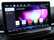 Volkswagen T-Roc R-Line First Edition 1.5 eTSI 150 PK 7 versn. DSG · Electrische achterklep · Achteruitrijcamera · Draadloze telefoonlader · Voorraad OUTLET · Prijs is inclusief inruilpremie ·