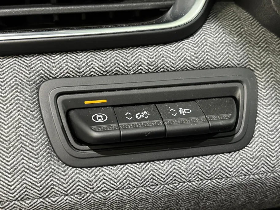 Renault Clio 145PK E-Tech Full Hybrid Techno Automaat Automaat | Digital Cockpit | 9,3'' Navi | Climate Control | Apple CarPlay/Android Auto | Camera | Cruise Control | Armsteun | Lichtmetalen Velgen