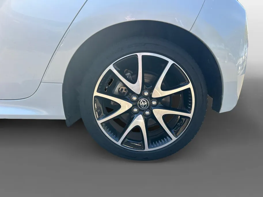 Toyota Yaris 1.5 Hybrid Executive Zeer compleet o.a. Navigatie, Trekhaak etc! Nu incl. 12 maanden garantie!