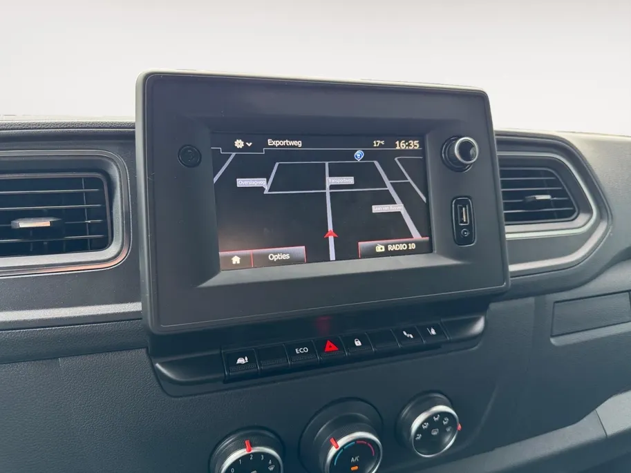 Renault Master T33 2.3 - 135PK dCi L2H2 Work Edition | BPM VRIJ | Trekhaak | Parkeersensoren | Camera | Navi | Apple CarPlay/Android Auto | Volledig betimmerd | Airco | Cruise Control |