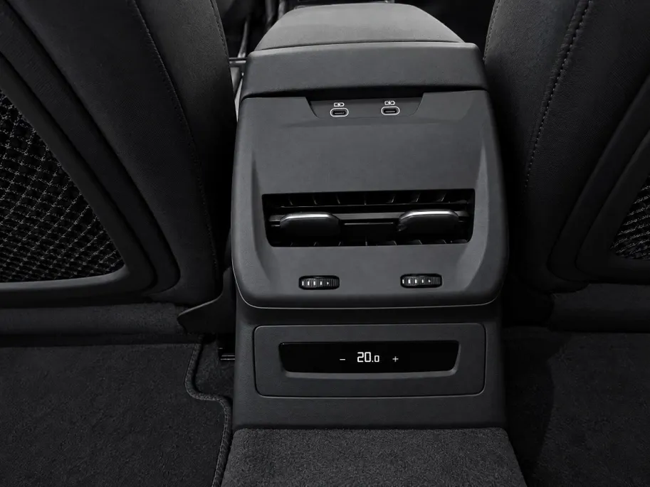 Audi A5 Avant 2.0 367pk e-hybrid Quattro S edition Competition · Panoramadak · Wegklapbare Trekhaak · 360 Camera