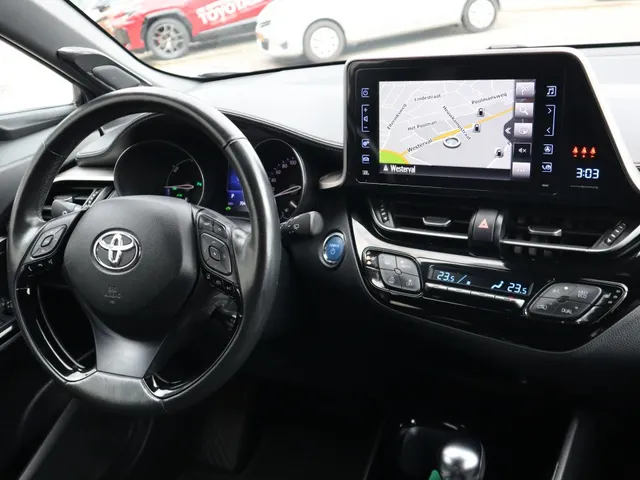 Toyota C-HR 1.8 Hybrid Style Ultimate Blindspot | Stoel en stuurverwarming | All seasons
