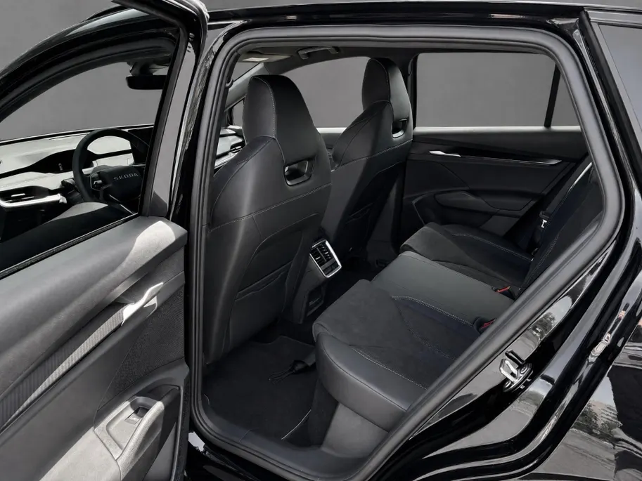 Škoda Elroq Sportline 60 | Trekhaak wegklapbaar | Business upgrade Plus | Black Pack | 21 inch lichtmetaal + All-Season banden