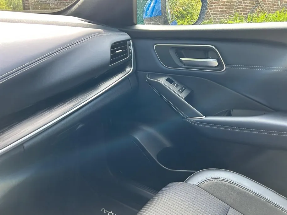Nissan QASHQAI 1.3 MHEV Tekna Apple Carplay/Android Auto , navigatiesysteem full map , elektrisch bedienbare achterklep met sensorsturing, panoramadak , cruise control adaptief , lichtmetalen velgen 19'