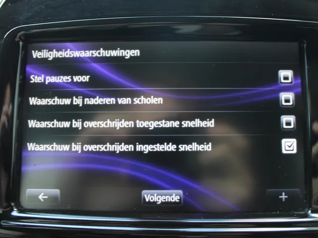 Renault Captur 1.3 TCe 150 PK Intens | Automaat | Trekhaak | Sensoren rondom | Camera | Dode hoek sensoren |