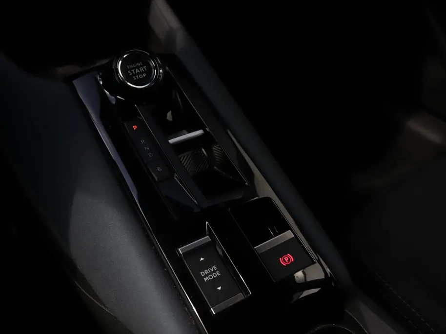 Alfa Romeo Junior Elettrica 54 kWh | Carplay | Clima | Cruise | LED | 18'