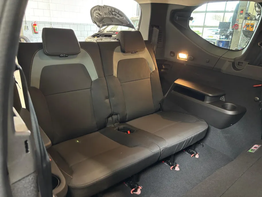 Dacia Jogger 1.8 hybrid 155 limited edition 7p. AUTOMAAT NAVI AIRCO CAMERA CRUISE CONTROLE APPLE CARPLAY ANDROID AUTO LM VELGEN 7 STOELEN !!LET OP RIJDENDE DEMO VRAAG NAAR ACTUELE KMSTAND!!!