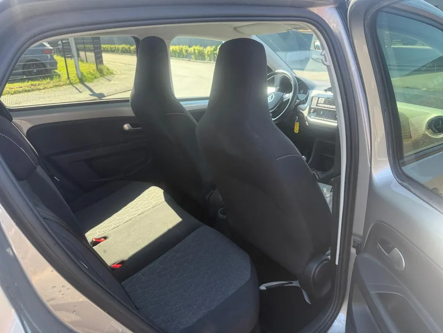 Volkswagen up! 1.0 | Camera | Parkeersensoren | Climate Control | Cruise Control | DAB | Stuurbediening | Bluetooth | Goed Onderhouden