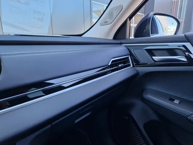 Mitsubishi Outlander 2.4i PHEV First Edition ( meerdere kleuren op voorraad )