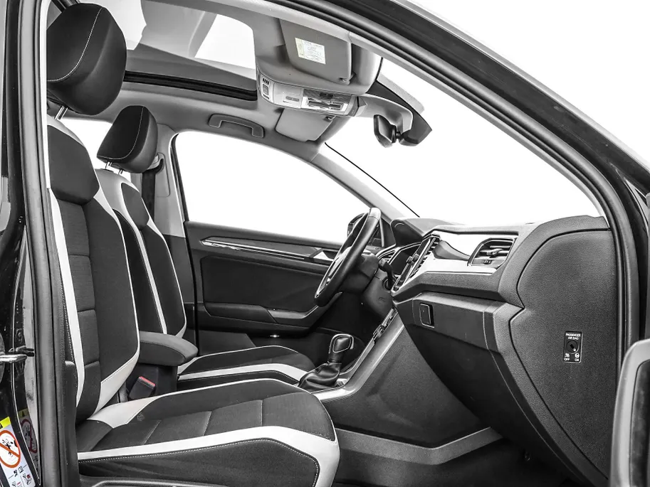 Volkswagen T-Roc 1.5 TSI 150pk DSG Sport · Panoramadak · Camera · Keyless · Apple/Android Car Play · Navigatie · Dodehoek Detectie · 17'' Inch ·