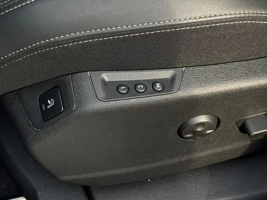 Peugeot 3008 1.6 HYbrid 225 GT | Adapt. Cruise Control | Elektr. verstelbare bestuurdersstoel | Achteruitrijcamera | Dodehoek Detectie | Elektr. achterklep |