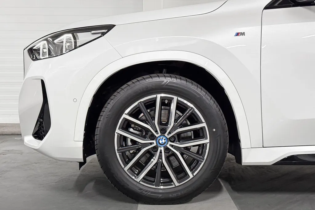 BMW iX1 xDrive30 Launch Edition