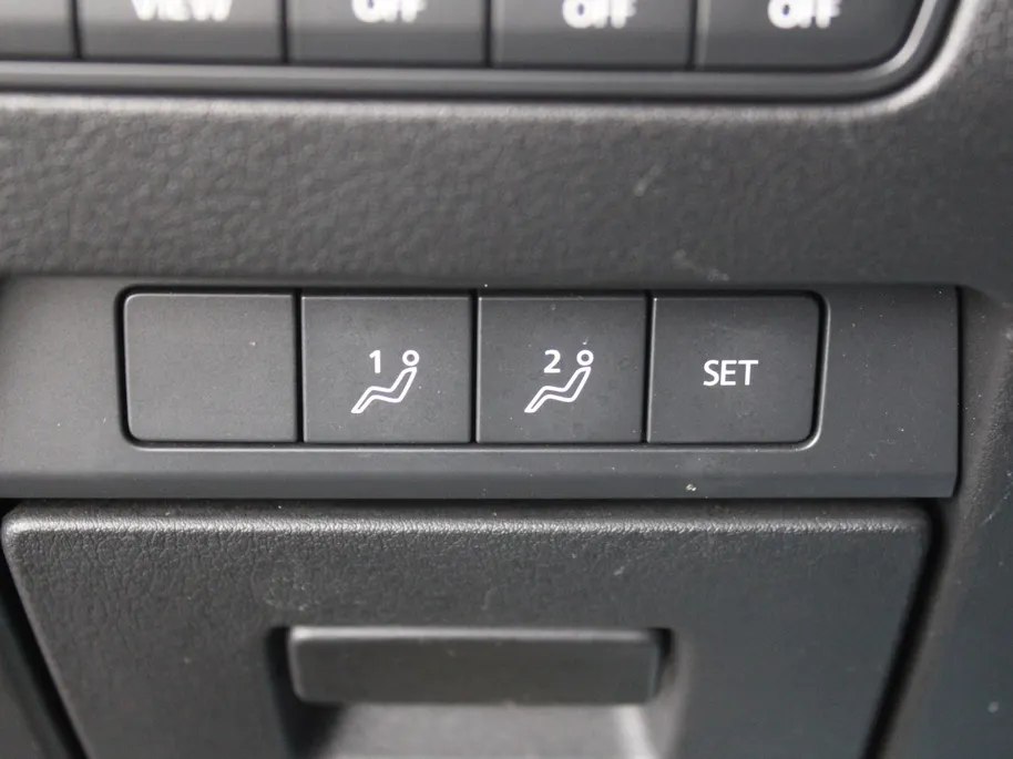 Mazda 3 2.0 e-SkyActiv-G M Hybrid 122 Luxury | Trekhaak | Stuur-/stoelverwarming | Leer | 360 Camera | Stoelgeheugen | 18' LM | HUD | LED | Cruise adapt. |