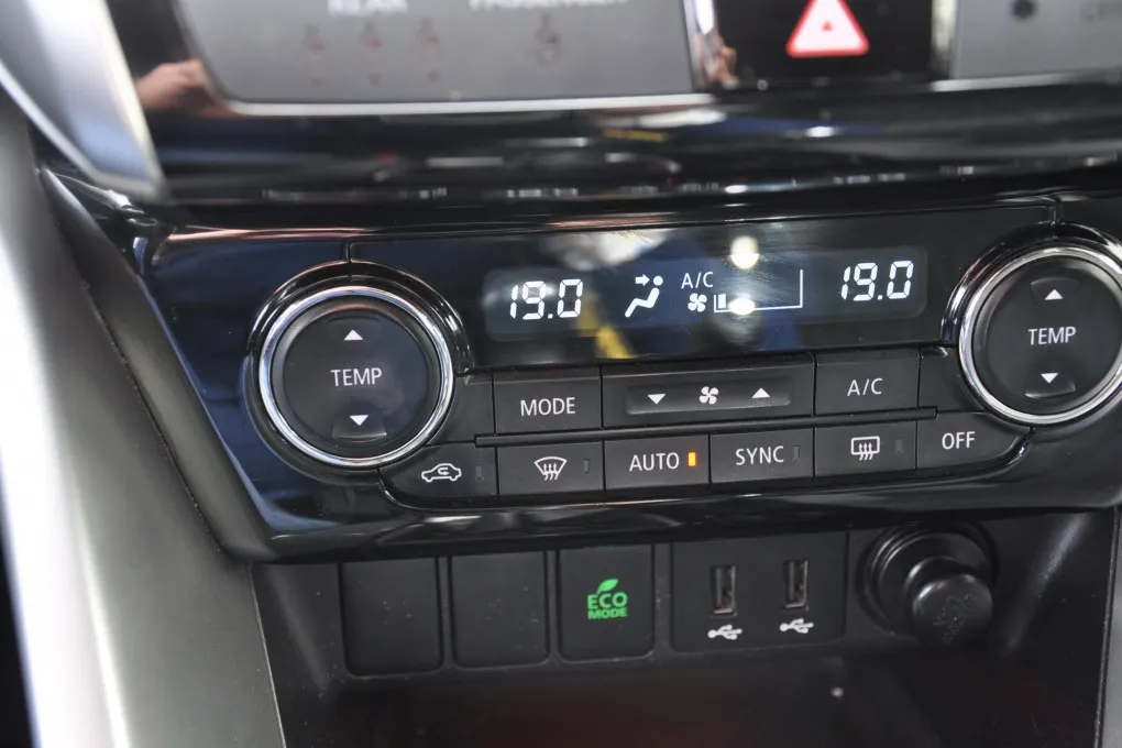 Mitsubishi Eclipse Cross 1.5 DI-T First Ed. All Seasons Head Up