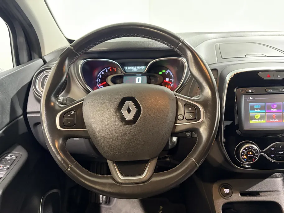 Renault Captur 120PK TCe Intens | Trekhaak | 1200KG Trekgewicht | Stoelverwarming |  Parkeersensor | Lichtmetalen Velgen | Licht & Regen Sensor | Cruise Control | Climate Control | Navigatie |