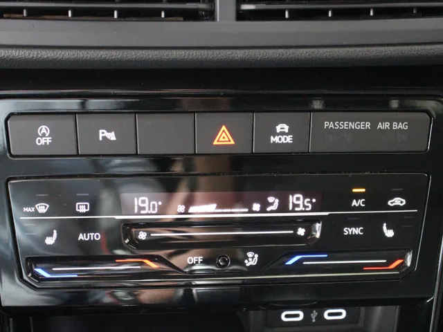 Volkswagen T-Cross 1.5 TSI DSG Style R-Line Navigatie | Camera | 18' R-Line velgen |