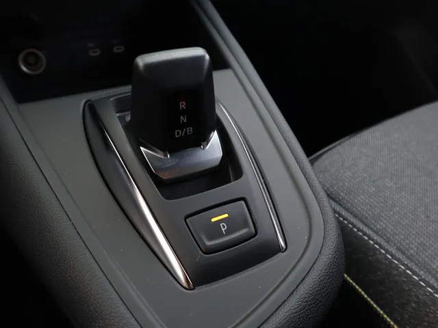 Mitsubishi Grandis 1.8 HEV First Edition | Stuur/Stoel Verwarming | 360* Camera |