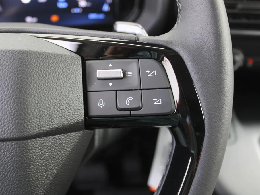 Toyota ProAce CITY 1.5 D-4D L1 Professional | Automaat | 3-zits | Clima | Navi | Camera | Cruise | Dodehoek detectie | Stoel- en stuurverwarming | Digitale binnenspiegel |